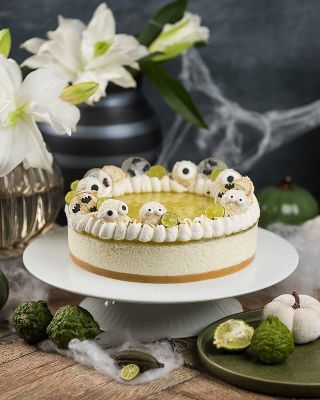 Halloweenska limetková torta. 🍋 Ľahká, svieža a ideálna pre milovníkov citrusov! Perfektný dezert na jesenné halloweenské...