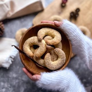 Vanilkové rožteky sú jedny z najobľúbenejších vianočných klasík. Pripravili sme si pre vás na nich recept. 🎄 Rožtečky sú...